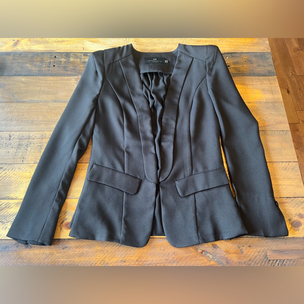 ANGELEYE Women’s black blazer